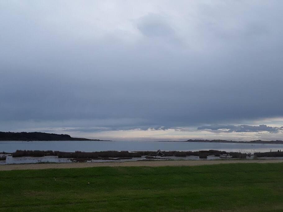 Relaxed Beach Retreat, Mod Family Friendly Bach Foxton Beach エクステリア 写真